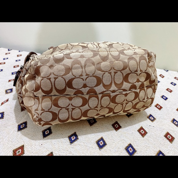Coach signature handbag - Picture 7 of 12